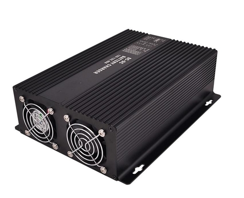 12V 30A gelijkstroombatterijoplader met 390W Pvmax omgekeerde polariteitsbescherming waterdicht IP20/IP65