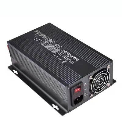 Maximale invoerstroom 30A Zonnebatterijoplader ideaal voor afgelegen zonne-installaties die onderhoudsvrije werking bieden