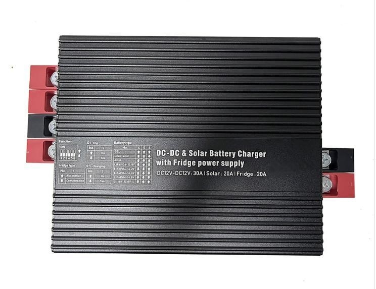 30A 390W DC-accu-oplader voor 12V-accu's Temperatuurcompensatie Lichtgewicht bij 1,5 kg