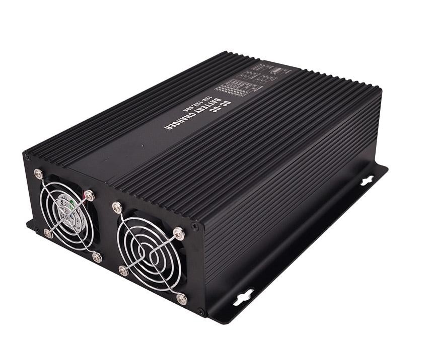 12V 30A gelijkstroombatterijoplader met 390W Pvmax omgekeerde polariteitsbescherming waterdicht IP20/IP65