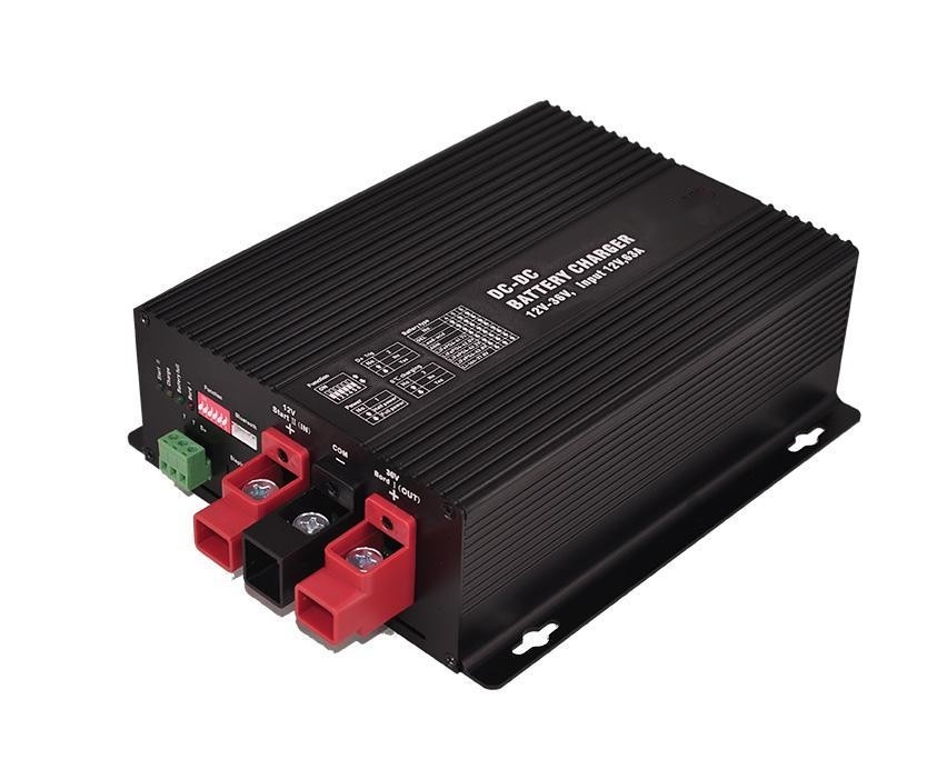 Krachtige 12V gelijkstroombatterijoplader met 15,4A maximale uitgangsstroom Compact en lichtgewicht 1,7 kg/190mm*215mm*70mm