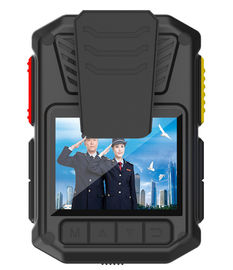 Ambarella A12 HD 1080P bouwde Versleten de Camera Videorecorder In real time van GPS WiFi 4G Lichaam met 32GB-SD-geheugenkaartregistreertoestel in